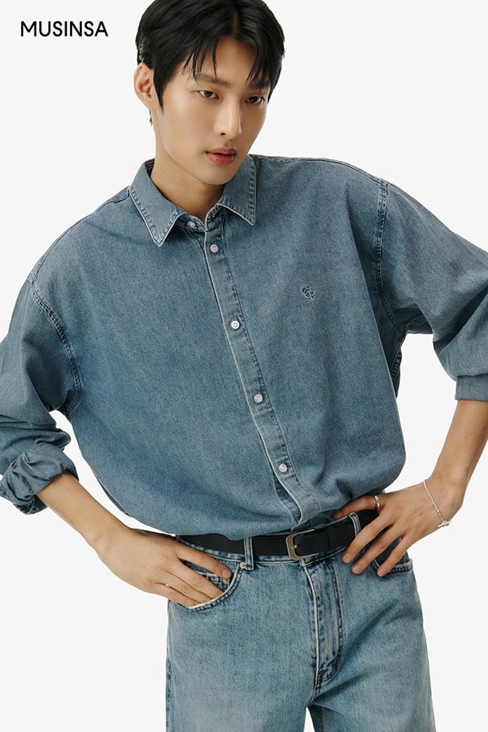 데님 셔츠와 팬츠로 연출한 댄디 룩 #청청패션 #데이트 #워싱 #봄 #댄디 #에디터_이여름
