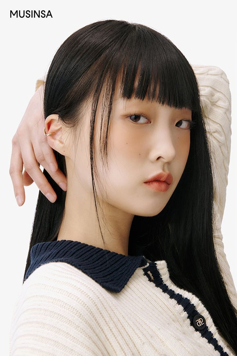 박서현 스타일리스트가 제안하는 카디건, 미니스커트 조합의 코디네이션 #여친룩 #컬러블록 #레더 #봄 #로맨틱 #케이블가디건 #스타일리스트_박서현