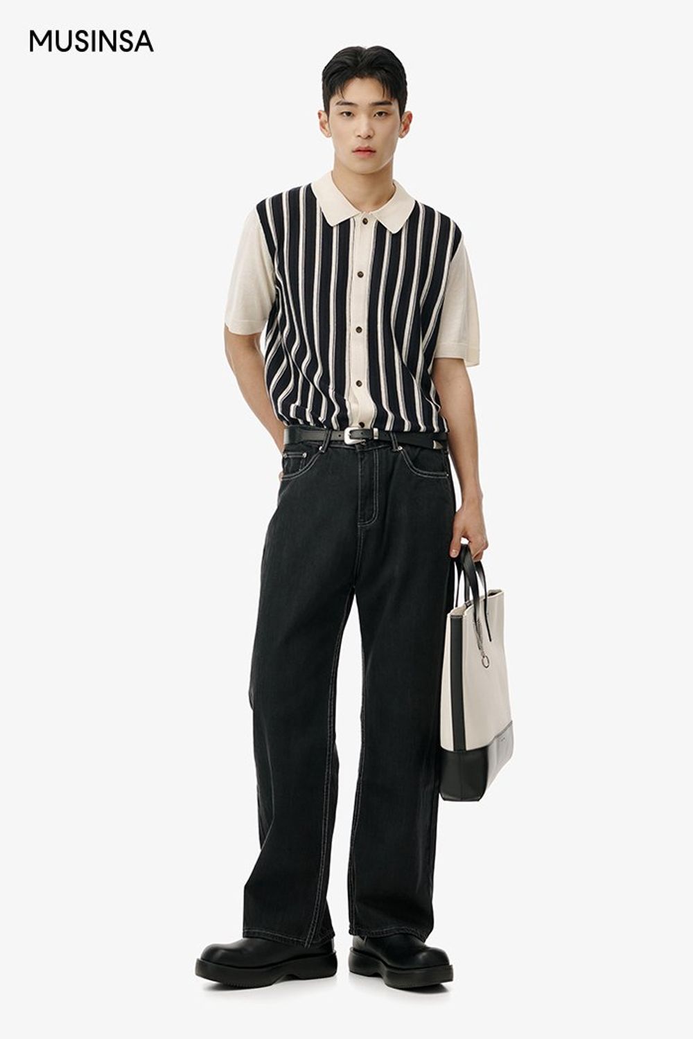 데일리한 무드가 돋보이는 반소매 카디건에 데님 팬츠를 스타일링한 댄디 룩 #오버핏 #단정한 #출근룩 #봄 #댄디 #데님팬츠 #에디터_이윤화