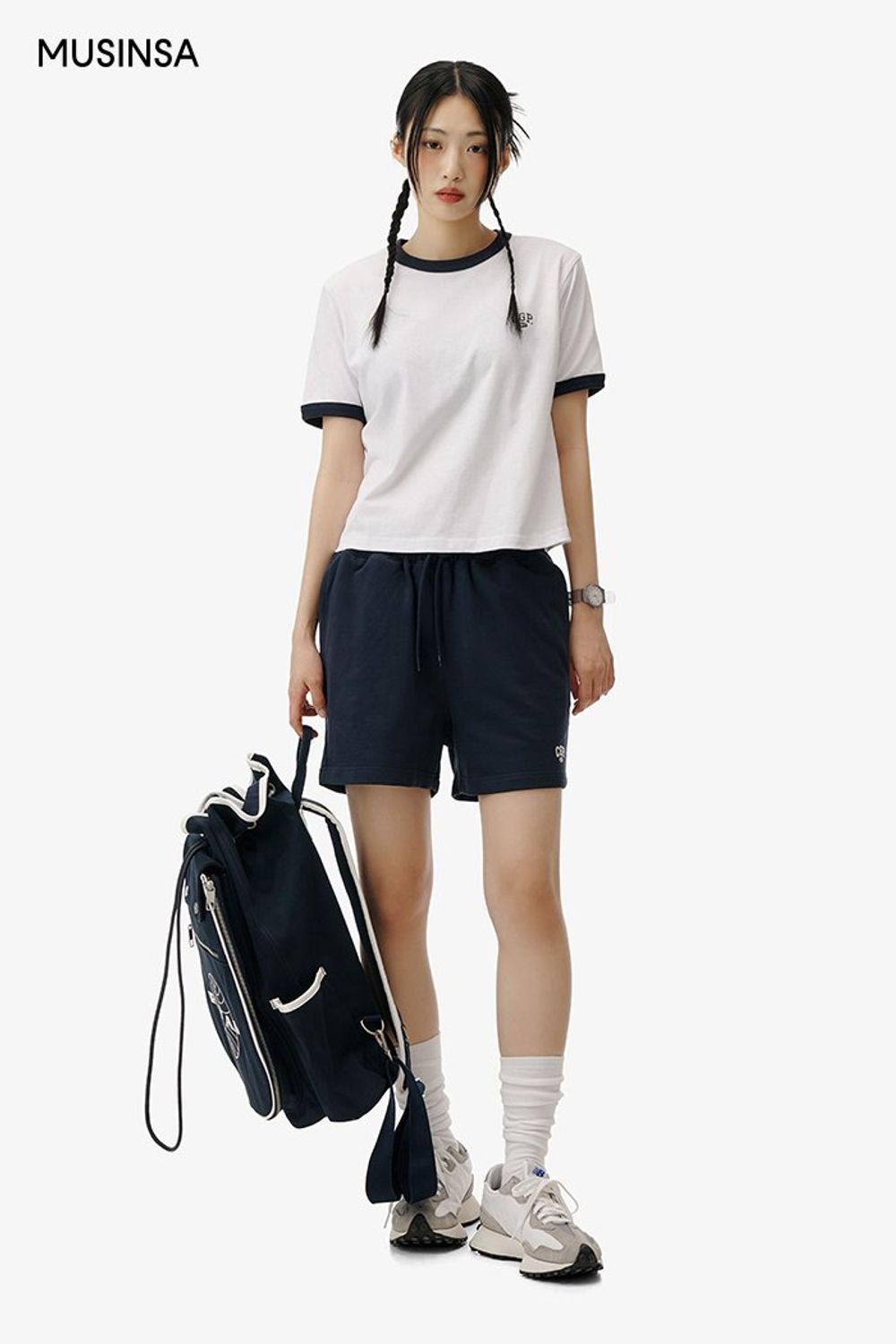 편안한 핏의 반소매 티셔츠와 숏 팬츠로 완성한 스포츠 룩 #편안한 #셋업코디 #스포티 #컬러블록 #여름 #스포츠 #에디터_이여름