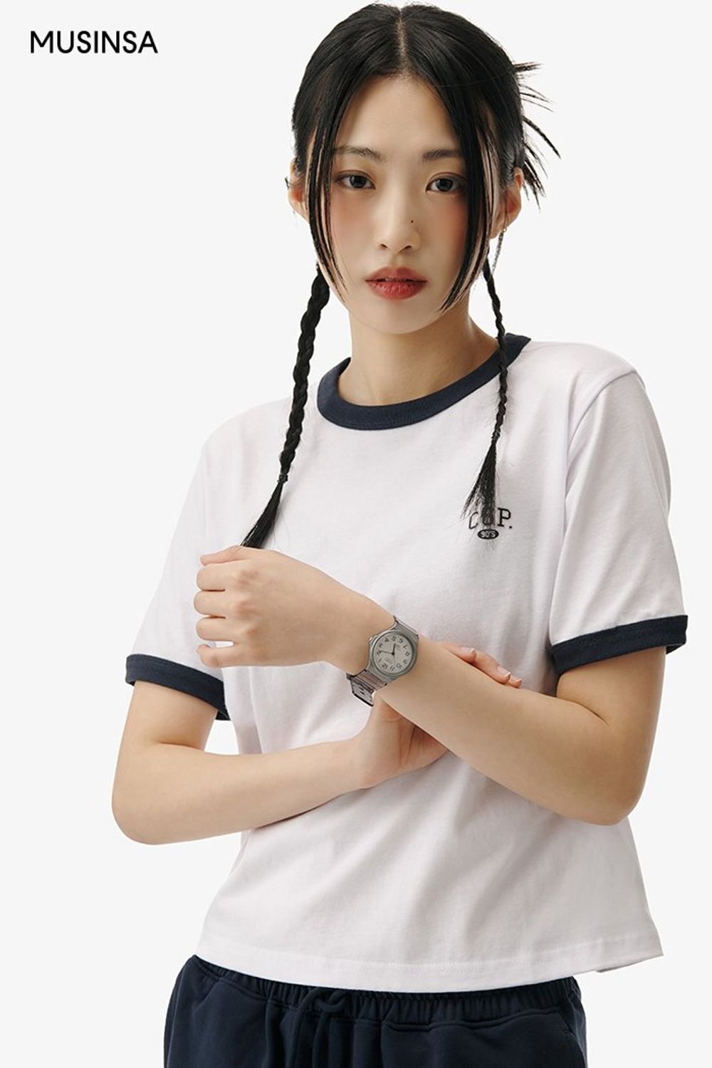 편안한 핏의 반소매 티셔츠와 숏 팬츠로 완성한 스포츠 룩 #편안한 #셋업코디 #스포티 #컬러블록 #여름 #스포츠 #에디터_이여름