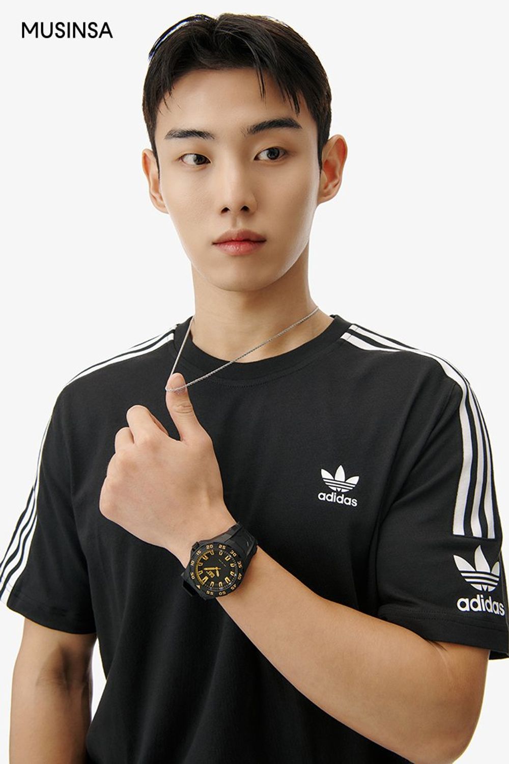 운동할 때 입기 좋은 스포츠 룩 #편안한 #로고플레이 #컬러포인트 #올블랙 #스트라이프 #여름 #스포티 #스포츠 #에디터_최고은
