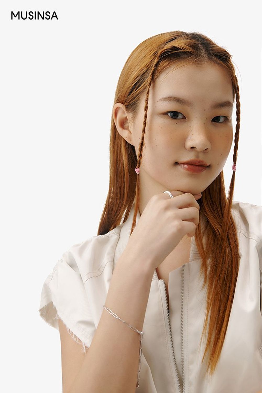 카무플라주 패턴이 돋보이는 팬츠에 집업을 매치한 스트릿 룩 #편안한 #여름 #스트릿 #카모플라주 #에디터_이여름