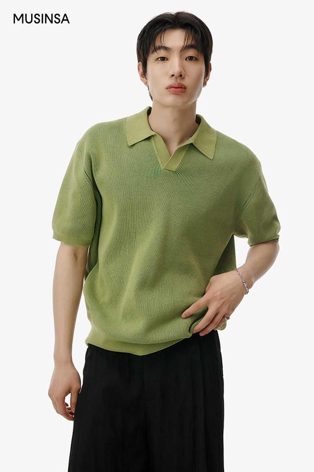 라임 컬러 니트에 버뮤다팬츠를 조합한 댄디 룩 #컬러포인트 #데이트 #와이드핏 #핀턱 #여름 #댄디 #에디터_최고은
