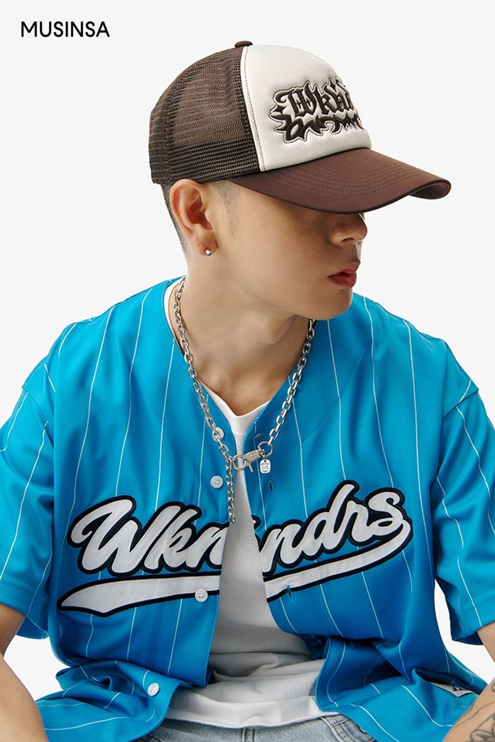 저지 티셔츠에 카고 팬츠를 코디한 스트릿 룩 #유니크 #와이드핏 #컬러블록 #카고 #여름 #스트릿 #메시 #저지티셔츠 #에디터_최고은