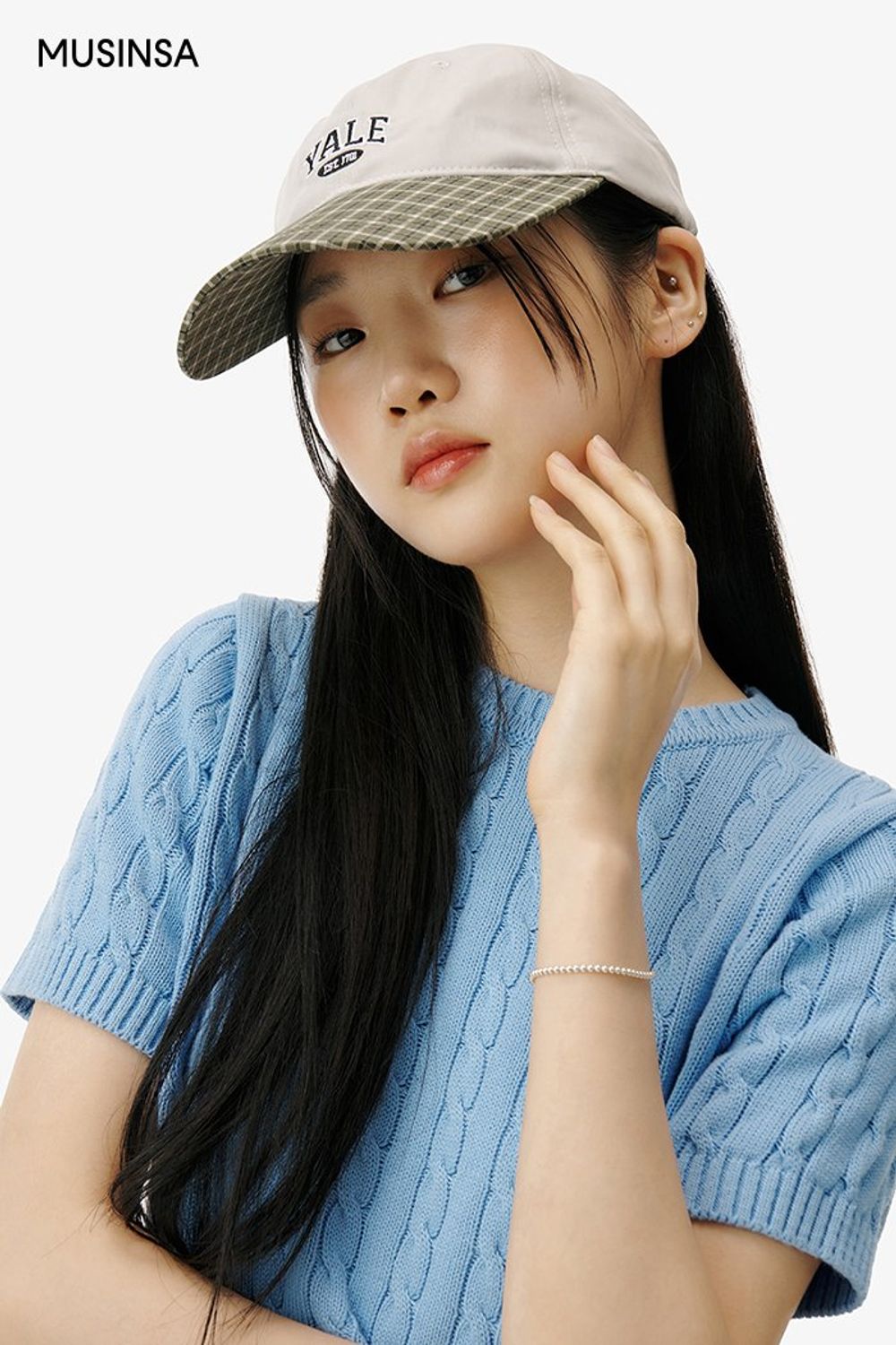 편안한 핏의 니트와 스웨트 팬츠로 완성한 캐주얼 룩 #편안한 #영캐주얼 #여름 #캐주얼 #키링 #에디터_이여름