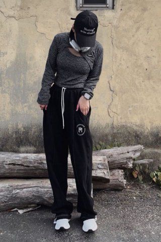 MUSINSA | PIECEMAKER STITCH CIRCLE LOGO SWEAT PANTS (BLACK)