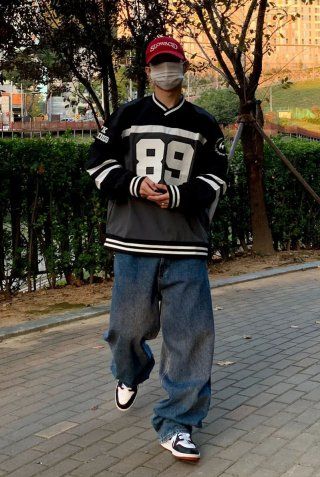 MUSINSA公式 | WAI KEI Blockcore Nylon V Neck Sweatshirt Black