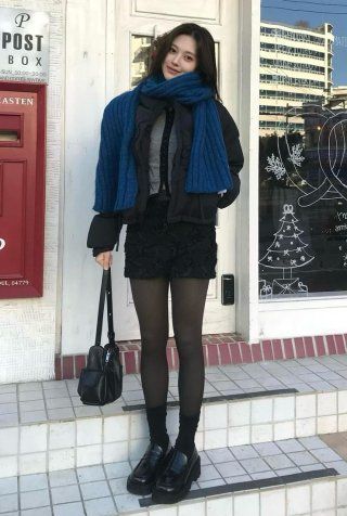 MUSINSA | SINOON HAIRY COZY MUFFLER (BLACK)