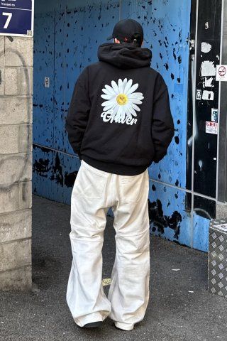 MUSINSA | GRAVER [UNISEX] Back Daisy Flower Smile Hoodie_Gray