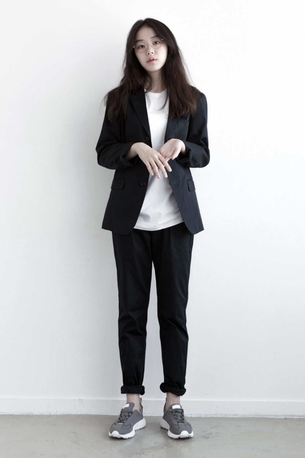 안녕하세요. 모델 이주명입니다. 촬영하며, 스냅 사진을 찍었습니다 :-) 날씨가 너무 좋네요. 즐거운 하루 보내세요!