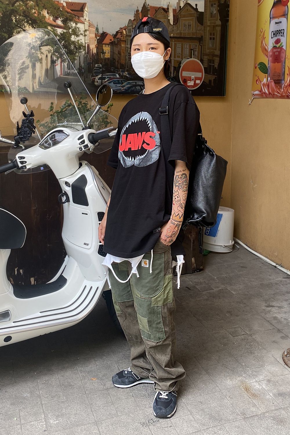 (CALIPHASH x UNIVERSAL) JAWS Teeth bone TEE 제품으로 도드라진 죠스 이빨 나염기법이 특징입니다.