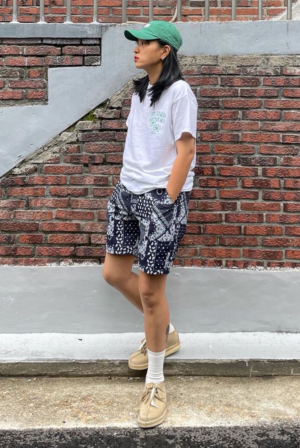 안녕하세요. 어반디타입 입니다. URBANDTYPE 21'SUMMER COLLECTION 무신사스토어에서 만나보세요 PANTS: SP086_페이즐리 리버서블 쇼츠_네이비