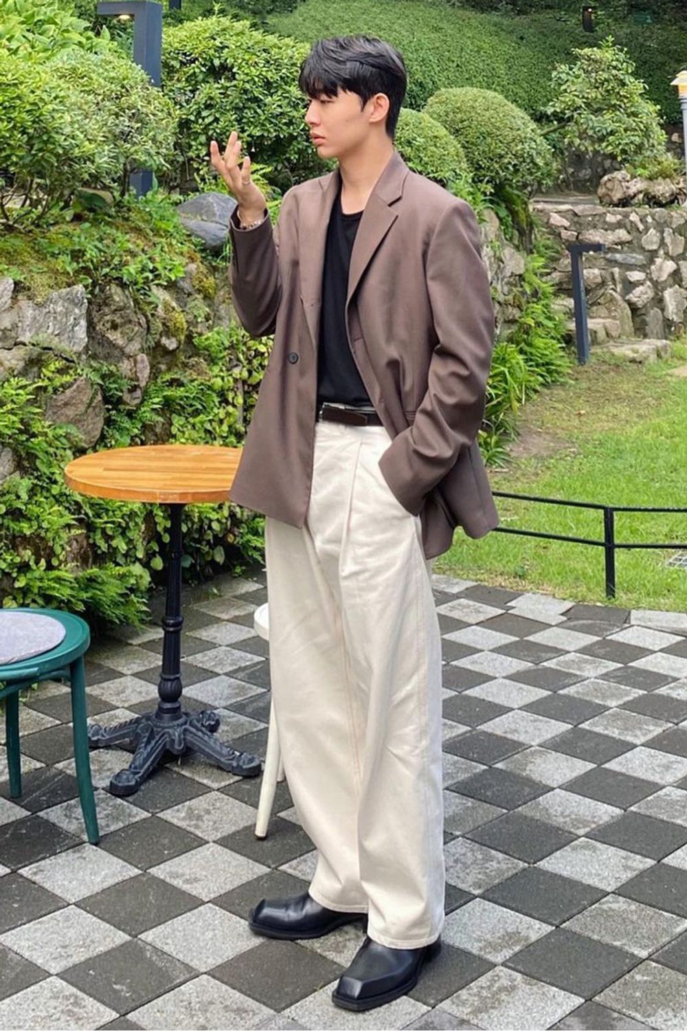 안녕하세요 로스트가든 서포터즈 용광민입니다. 평소 운동화는 280을 신고 있으며, Stof_ma 제품은 270으로 착용했습니다. 감사합니다.