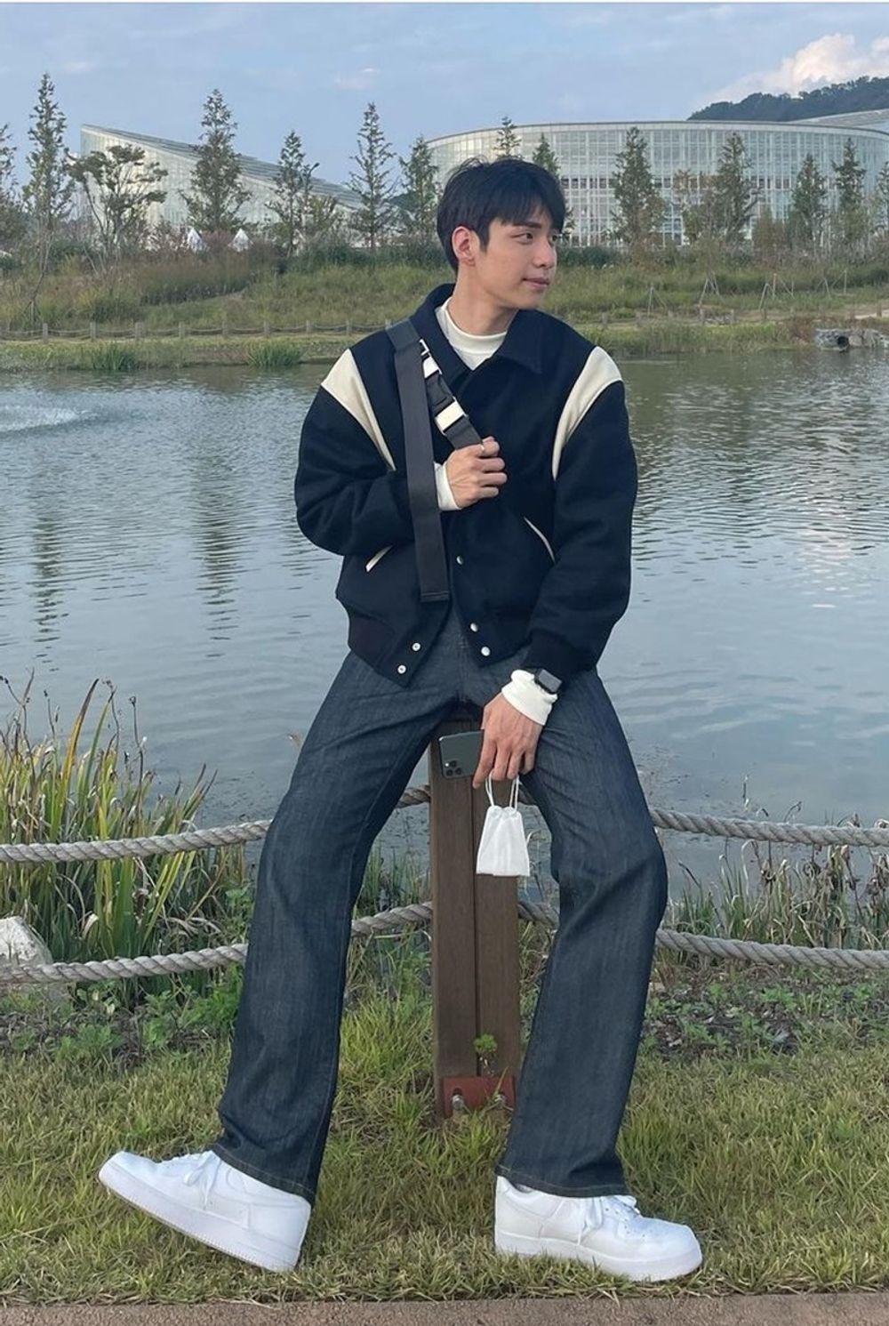 윤재훈 서포터님이 집시의 <시티바시티자켓 -네이비 XL -> 착용하였습니다. 캐주얼하면서도 스타일리쉬하게 연출하실 수 있습니다 :)