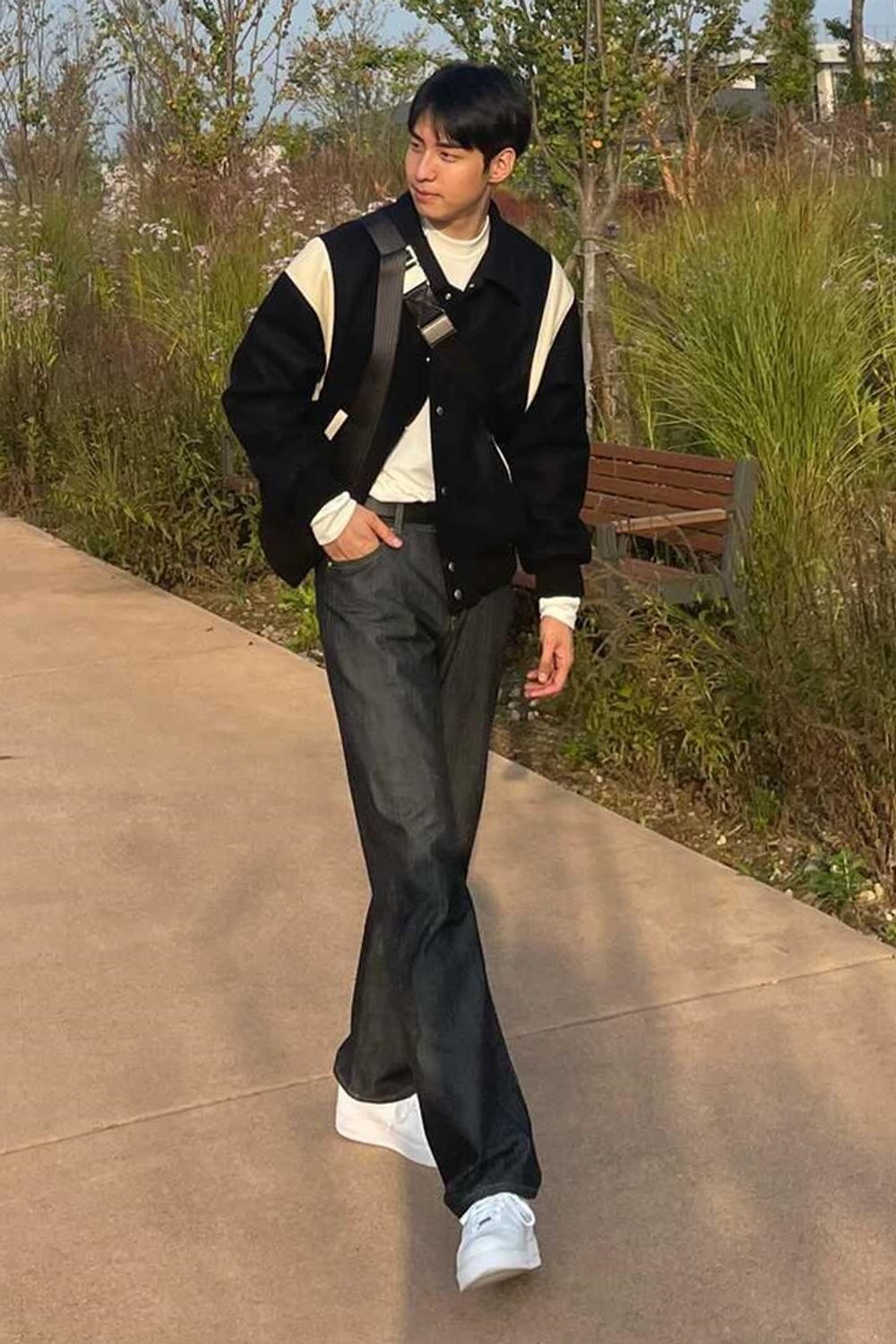 윤재훈 서포터님이 집시의 <시티바시티자켓 -네이비 XL -> 착용하였습니다. 캐주얼하면서도 스타일리쉬하게 연출하실 수 있습니다 :)