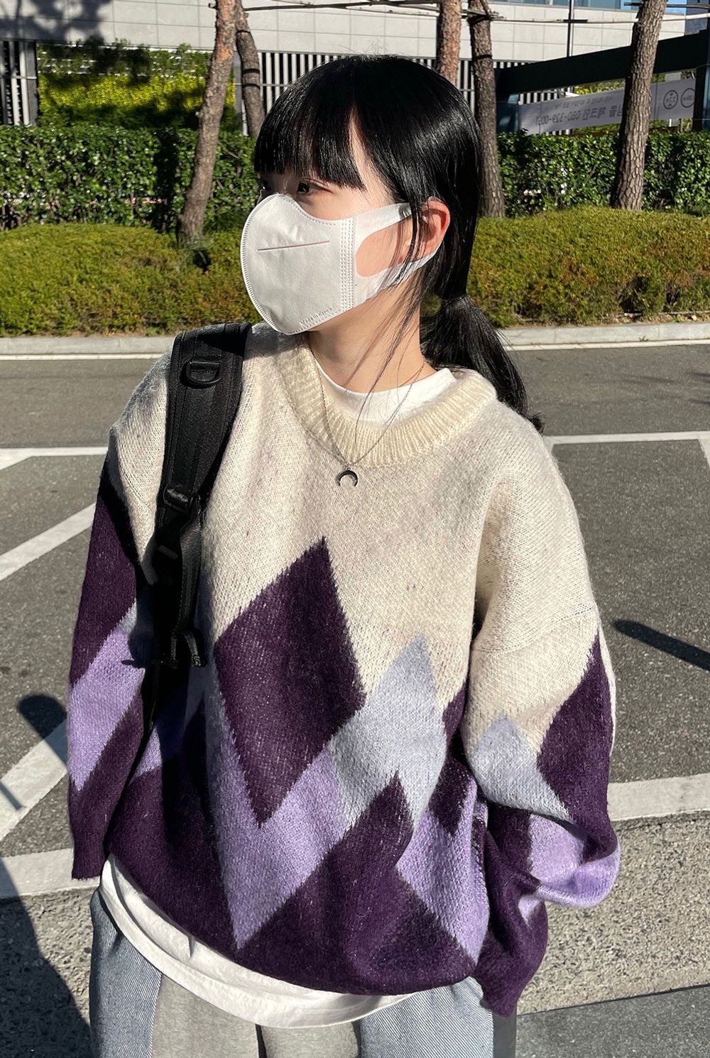 [니티드] 벌키 브러쉬 아가일 니트(PURPLE:M) 제품을 착용하였습니다.