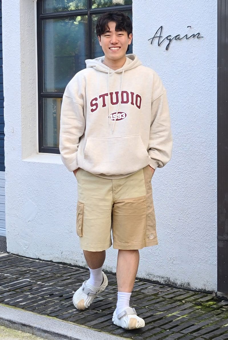 ◇1993studio◇ Drawing graphic sweatshirt oat beige SNAP