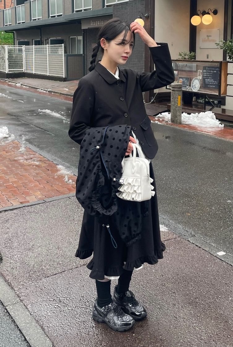 오헤시오(OHESHIO) dot frill hooded windbreaker jumper (black