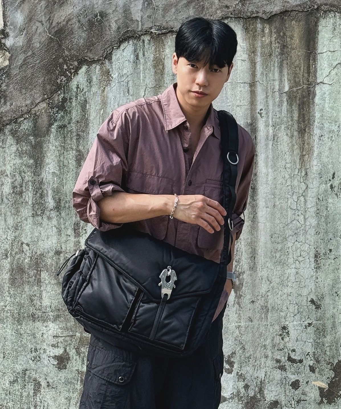 MUSINSA公式 | SSRL raven oblique messenger bag / black