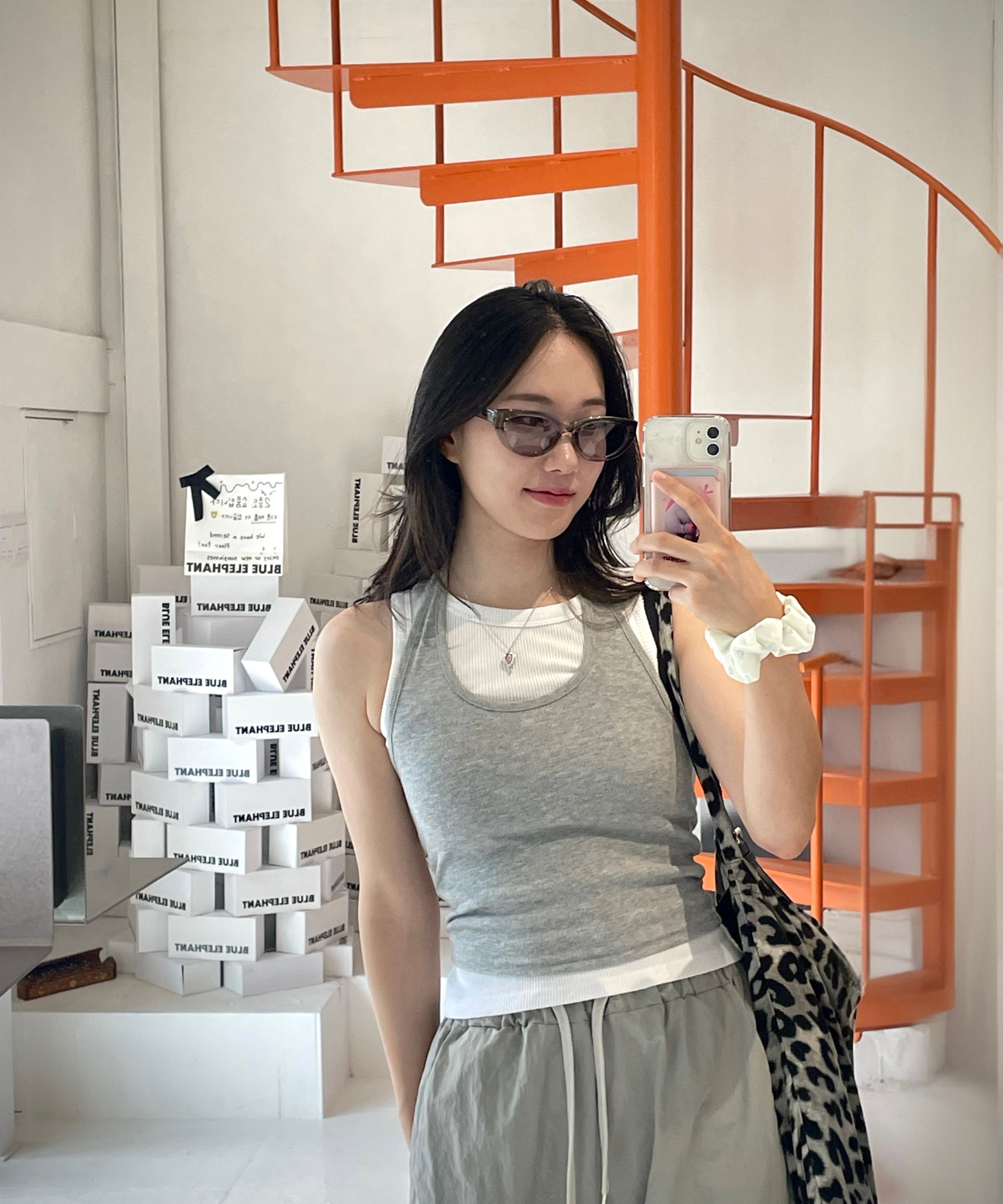 MUSINSA | BLUE ELEPHANT FANNY black