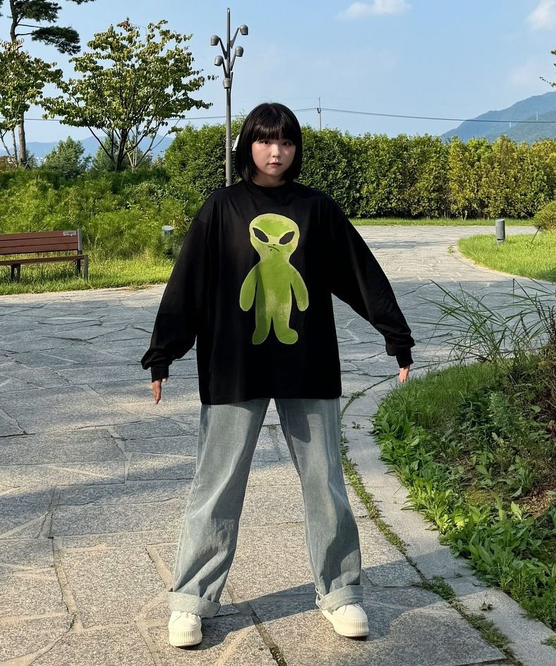 MUSINSA | HOODHOOD Alien Graphic Overfit Long Sleeve T-Shirt