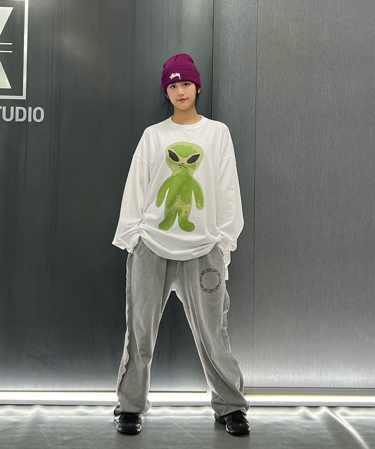 MUSINSA | HOODHOOD Alien Graphic Overfit Long Sleeve T-Shirt
