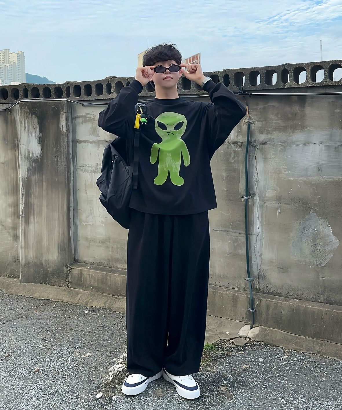 MUSINSA公式 | HOODHOOD Alien Graphic Overfit Long Sleeve T