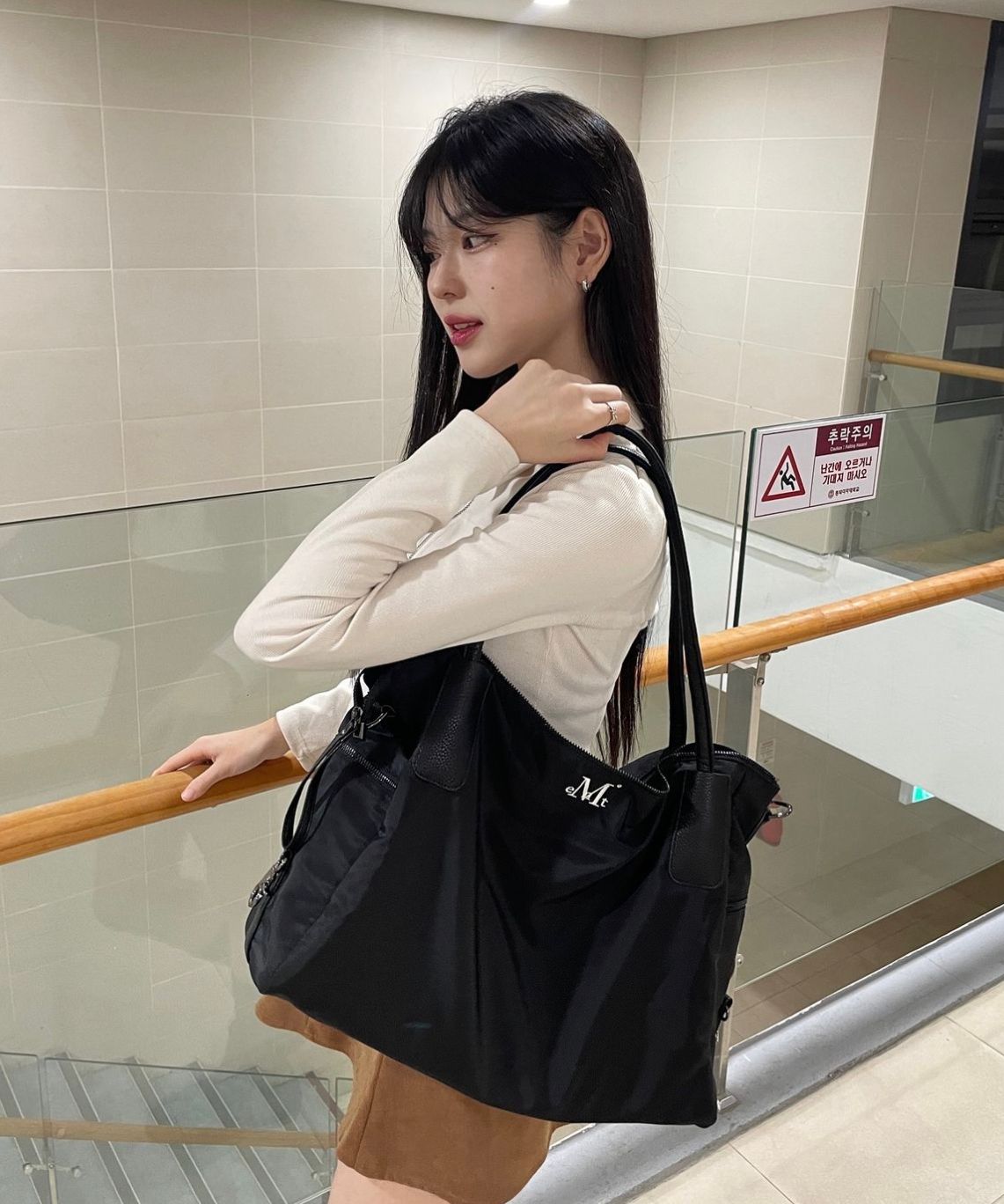 MUSINSA | MUCENT 4-Way Signature Logo Unisex Tote Bag