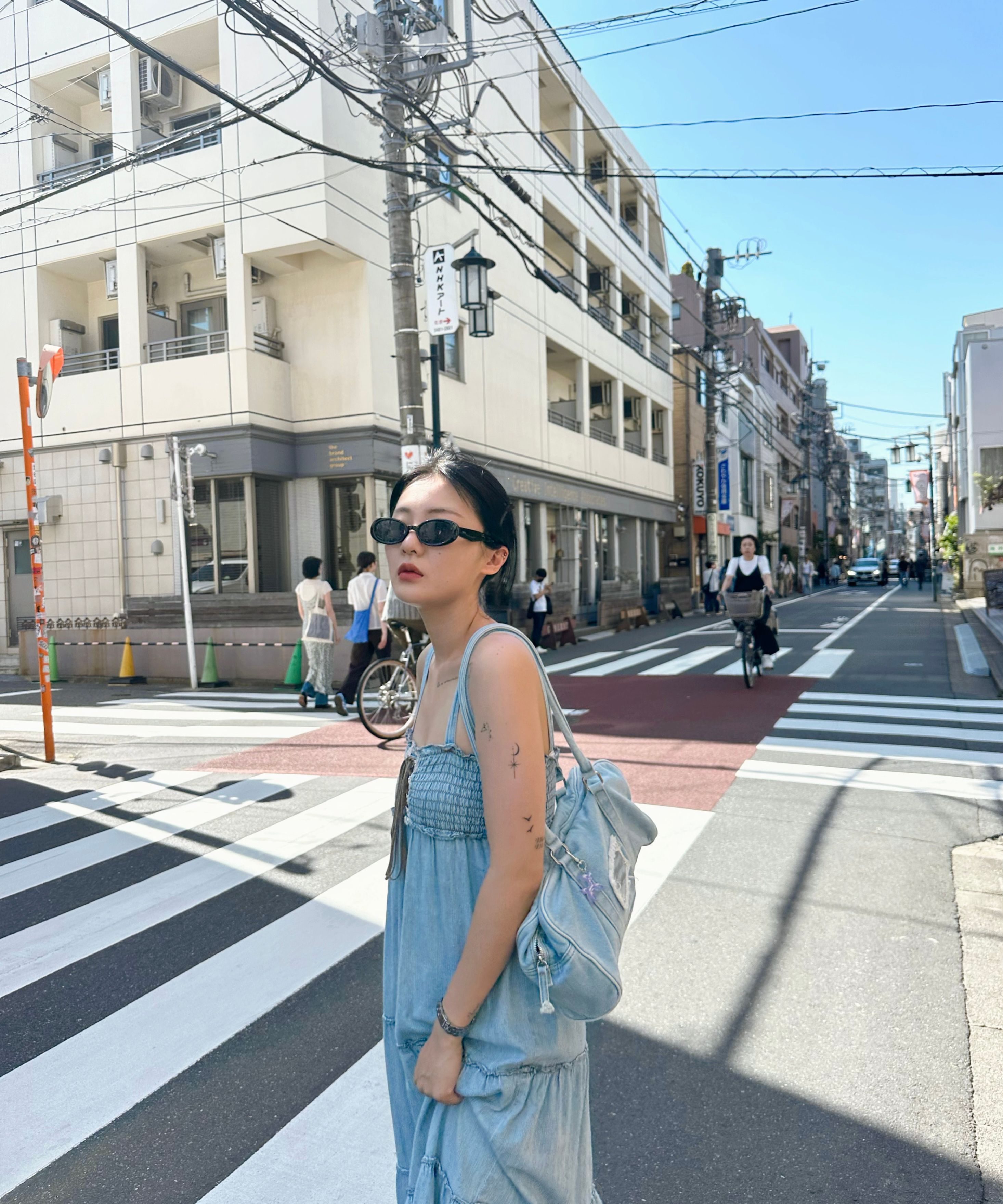 人気★MATIN KIM ★ VINTAGE DENIM TOTE BAG IN SKY MK2434BG012MSK_2.jpg