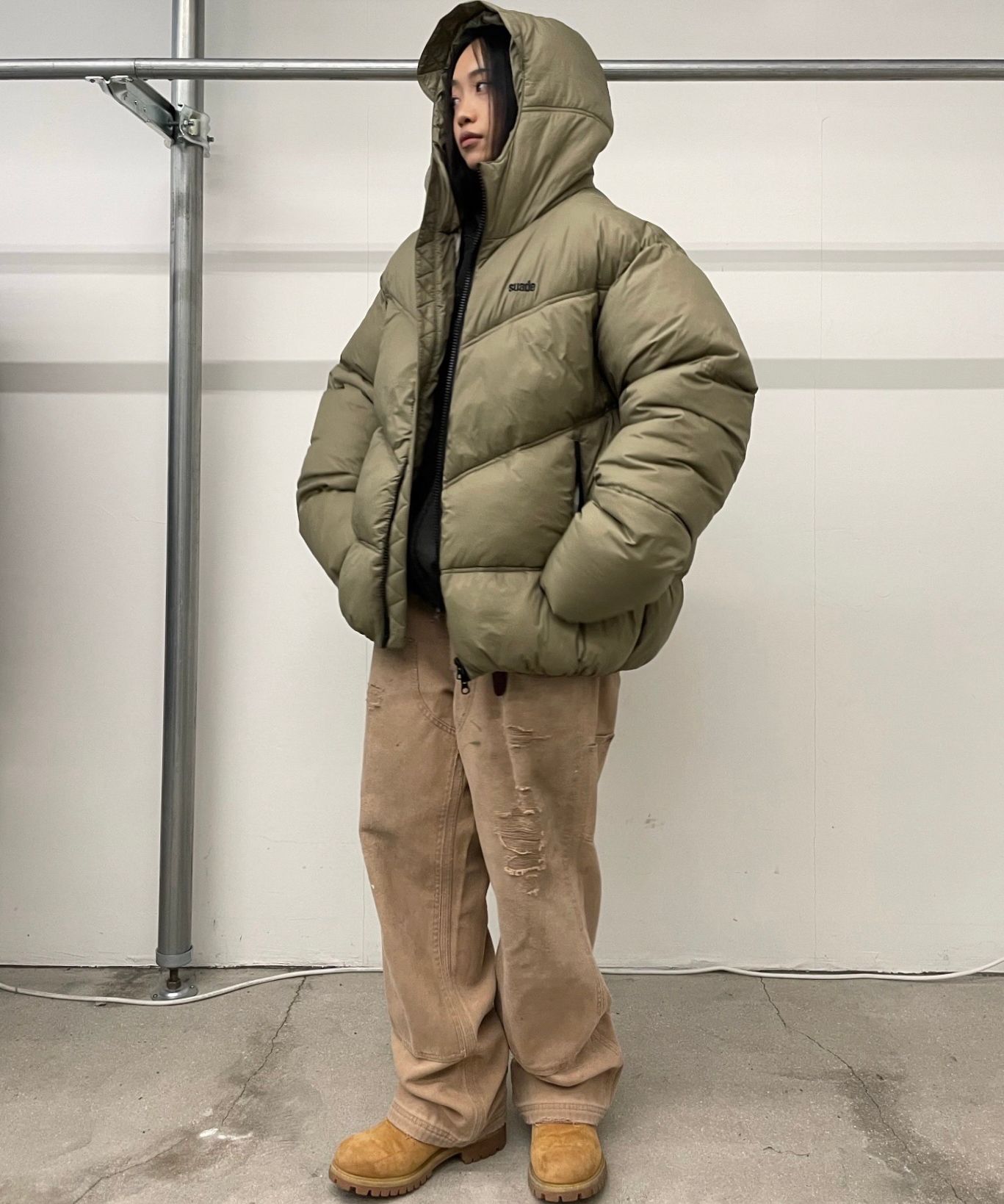 MUSINSA公式 | SUADE フード付きダウンジャケット[カーキ]