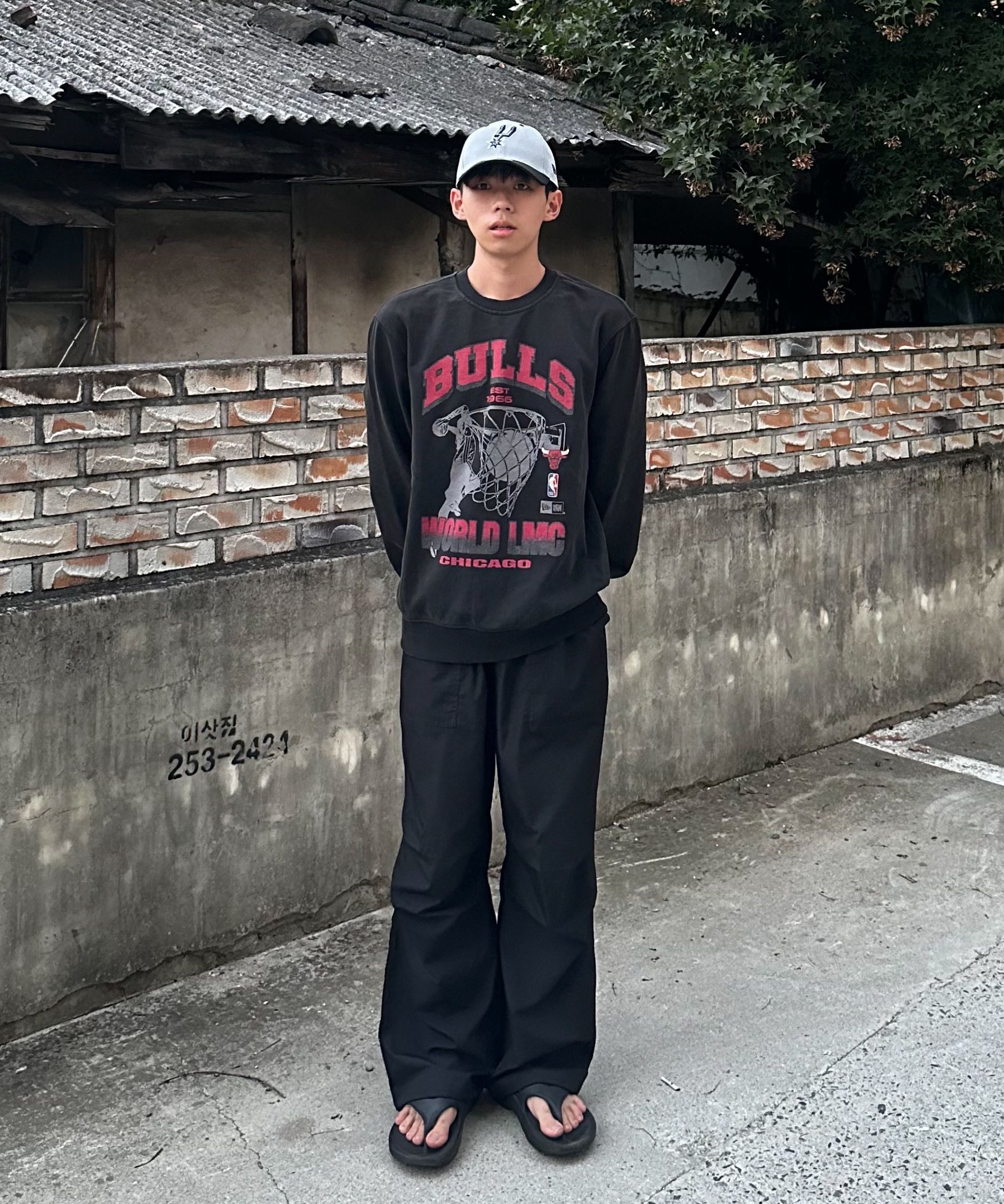 MUSINSA公式 | LMC LMC x NEWERA TEAM LOGO SWEATSHIRT ivory