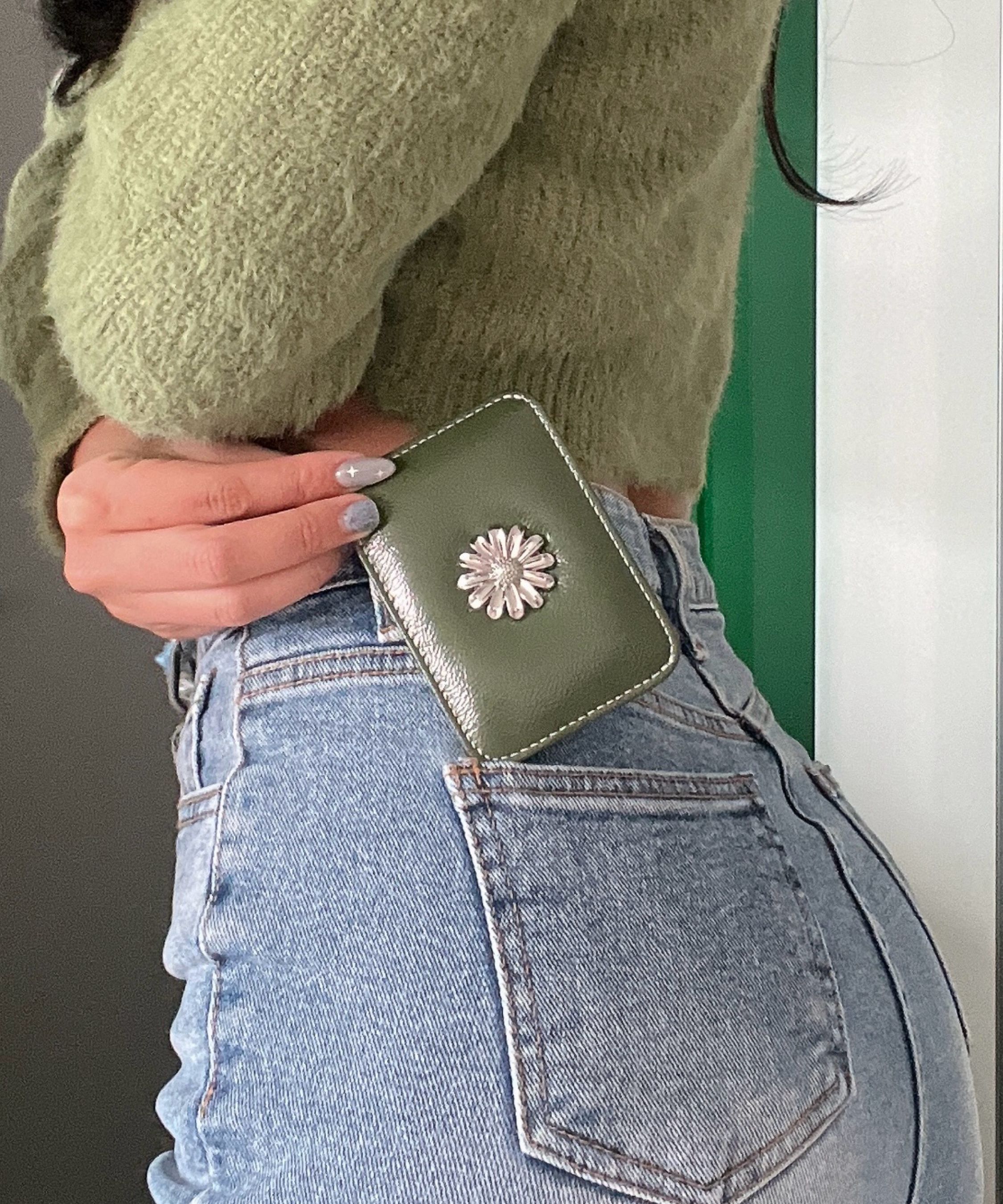 MUSINSA | LEMASQUE Daisy Slim Mini Transportation Card