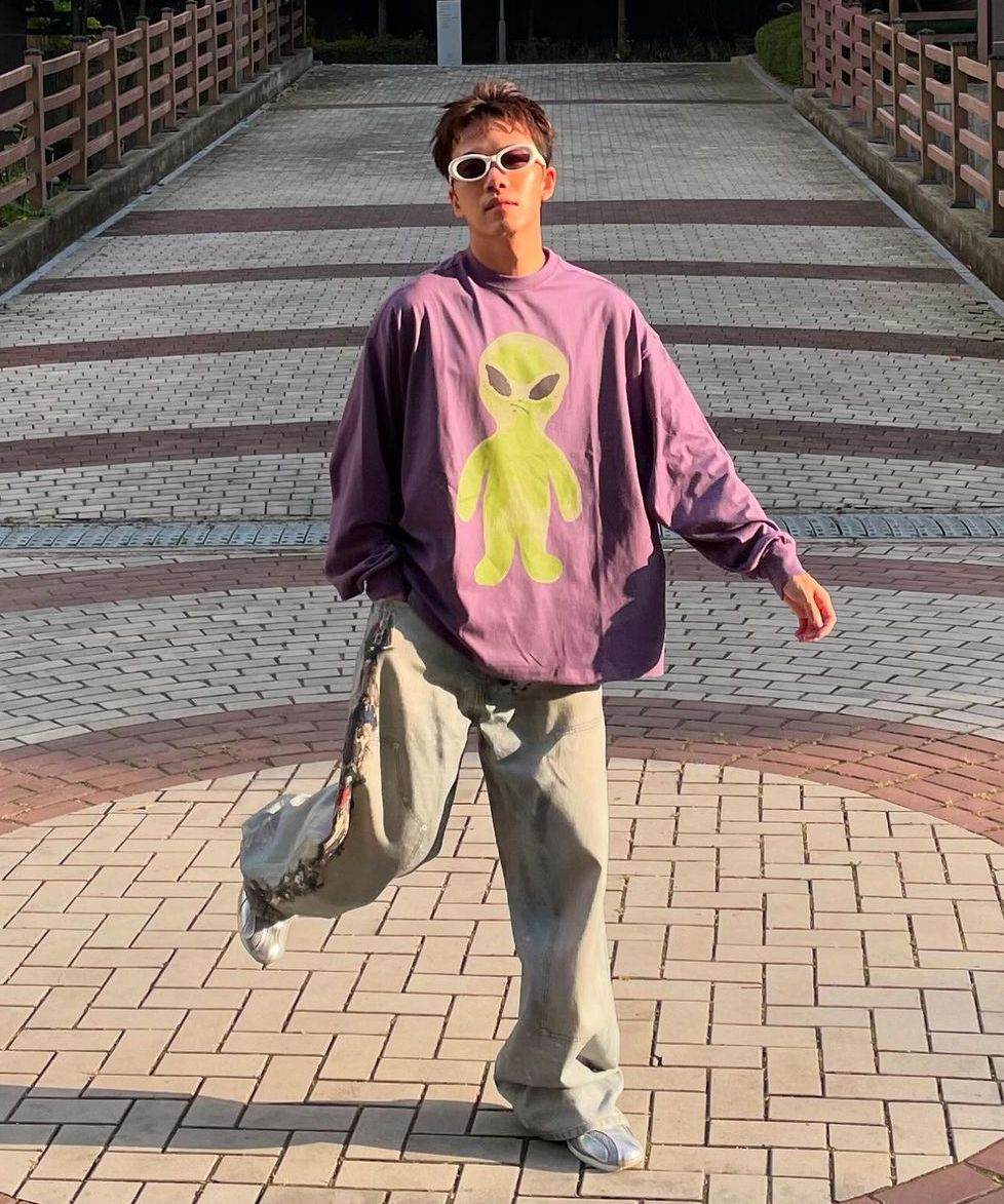 ★関税込★HOODHOOD★Alien Graphic Overfit Long Sleeve Tshirt MUSINSA | HOODHOOD Alien Graphic Overfit Long Sleeve T-Shirt
