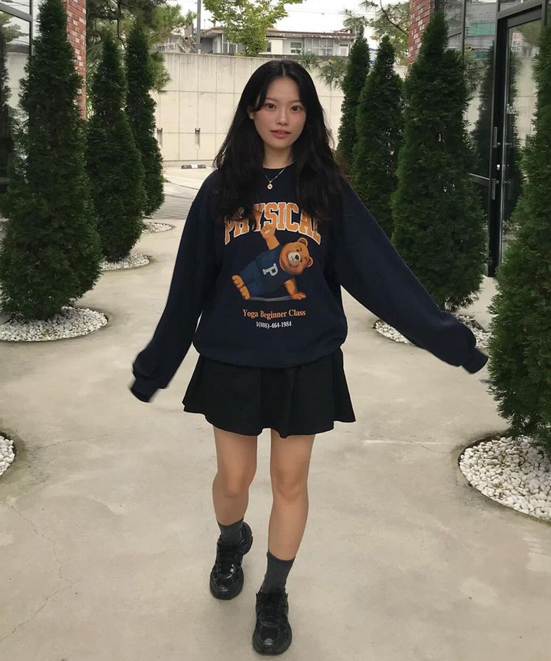 MUSINSA | PHYPS Yoga Bear Sweatshirt_Navy