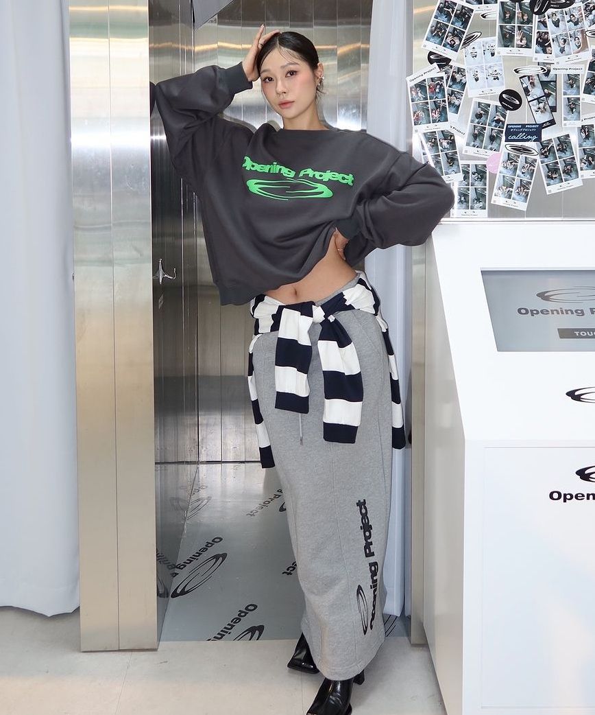 MUSINSA公式 | OPENING PROJECT Identity Sweatshirt - Black