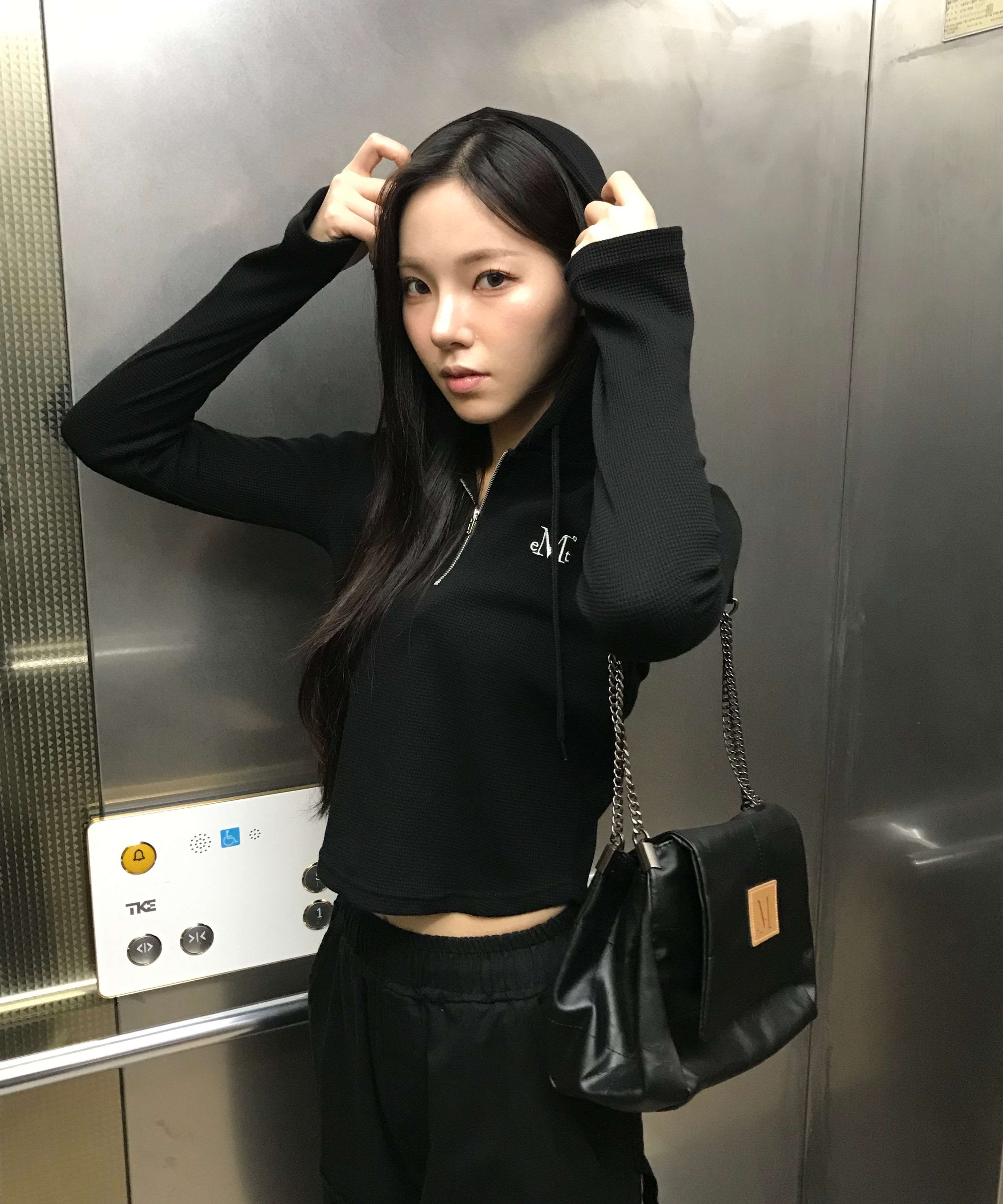 MUSINSA公式 | MUCENT Infinity Leather Chain Shoulder Bag