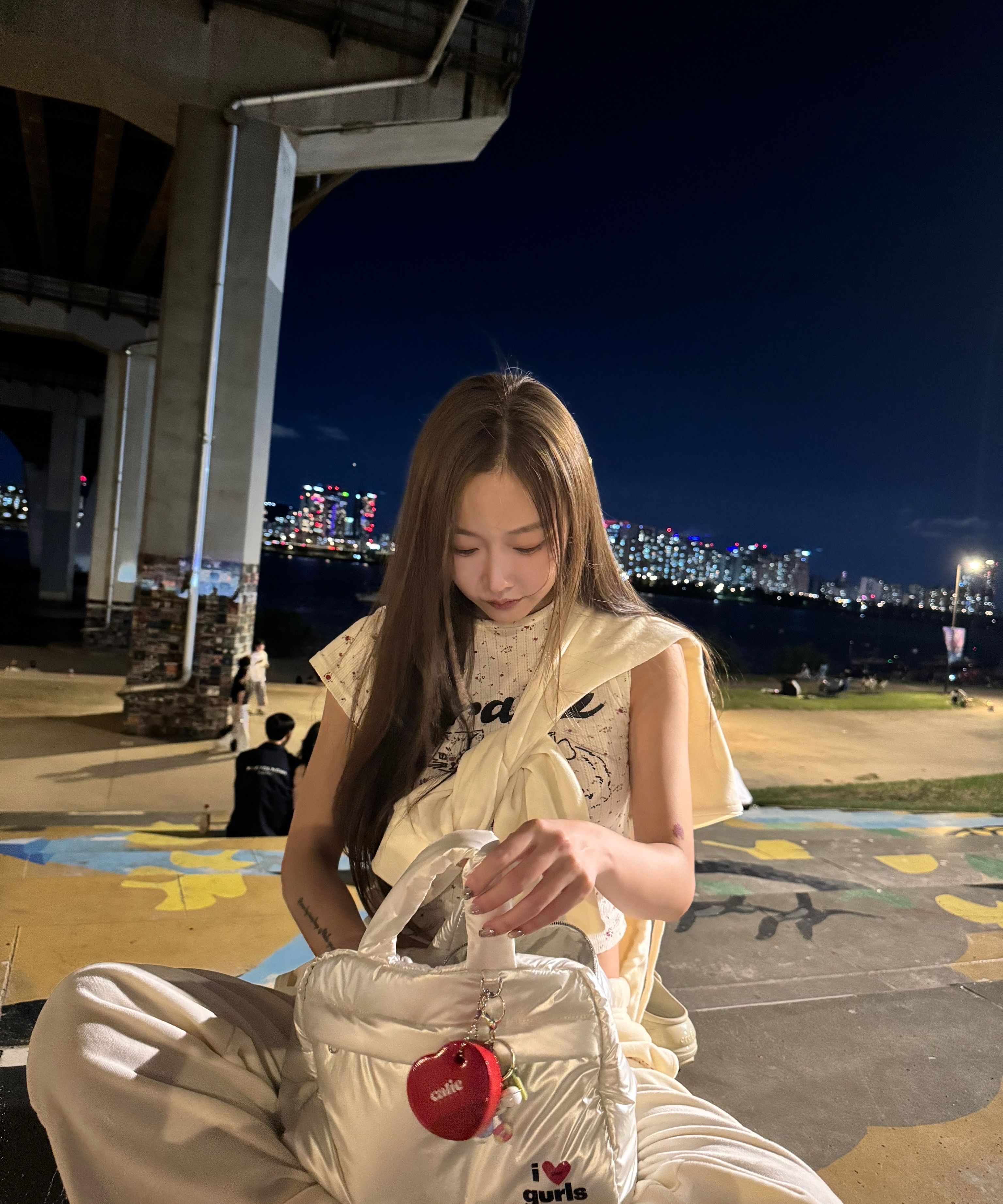 【asif calie】24fw CALIE GURLS PADDING TOTE BAG MUSINSA | ASIF CALIE CALIE GURLS PADDING TOTE BAG WHITE