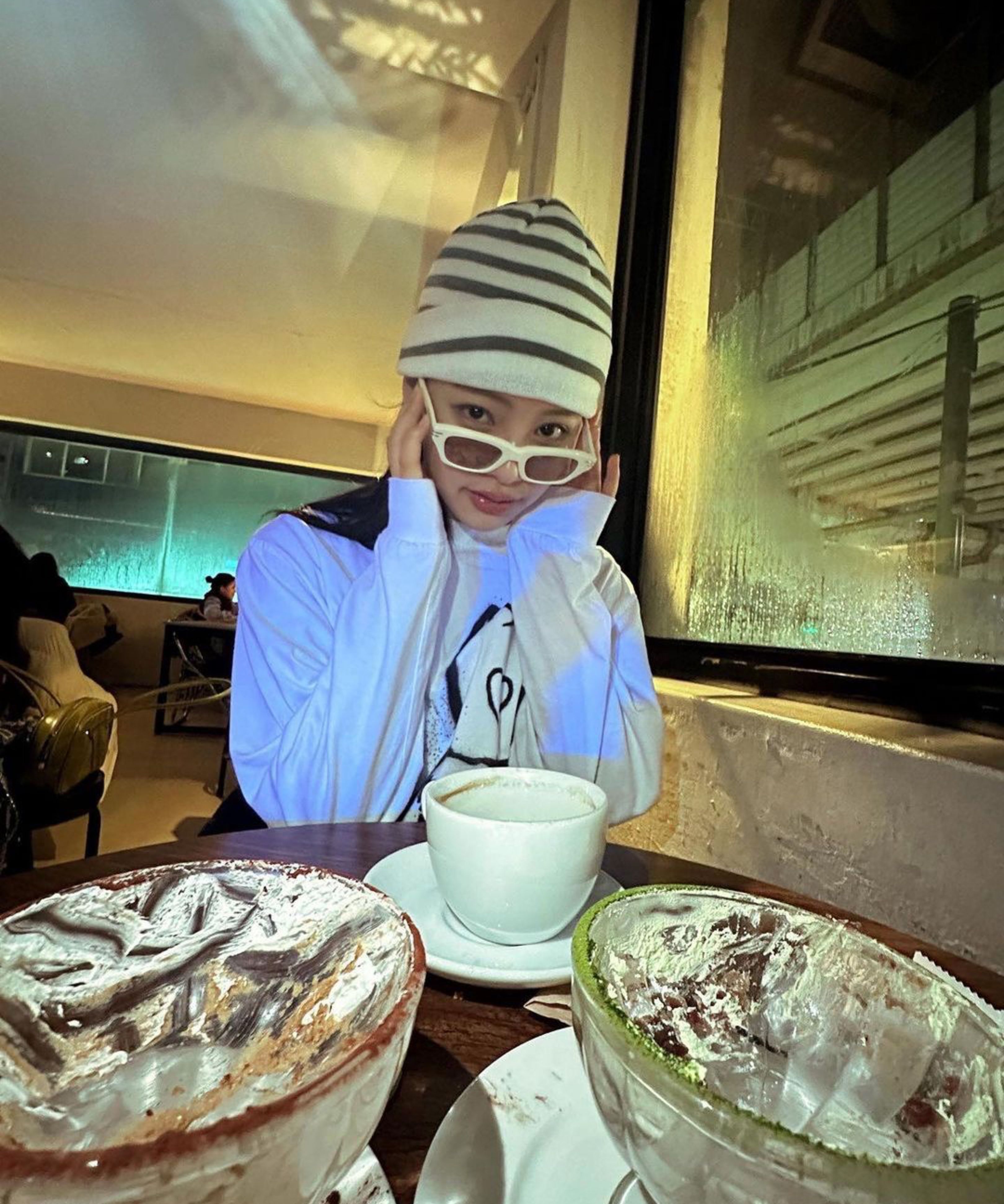 MUSINSA | ITZAVIBE [IBA23UT15BK] LOVE CRYING CAT Long Sleeve