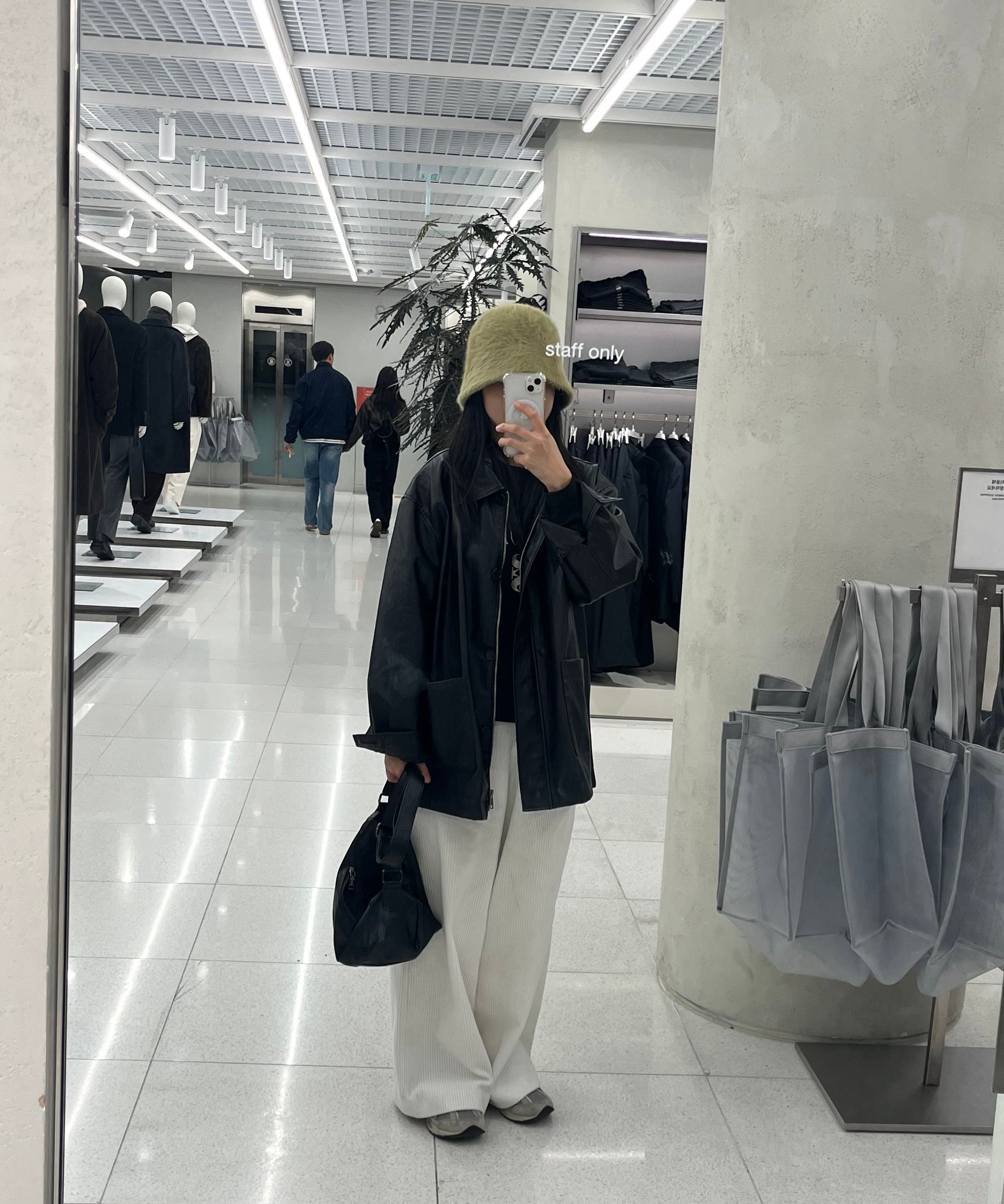 MUSINSA公式 | SATUR クラシックロゴスウェットシャツ クラシックブラック