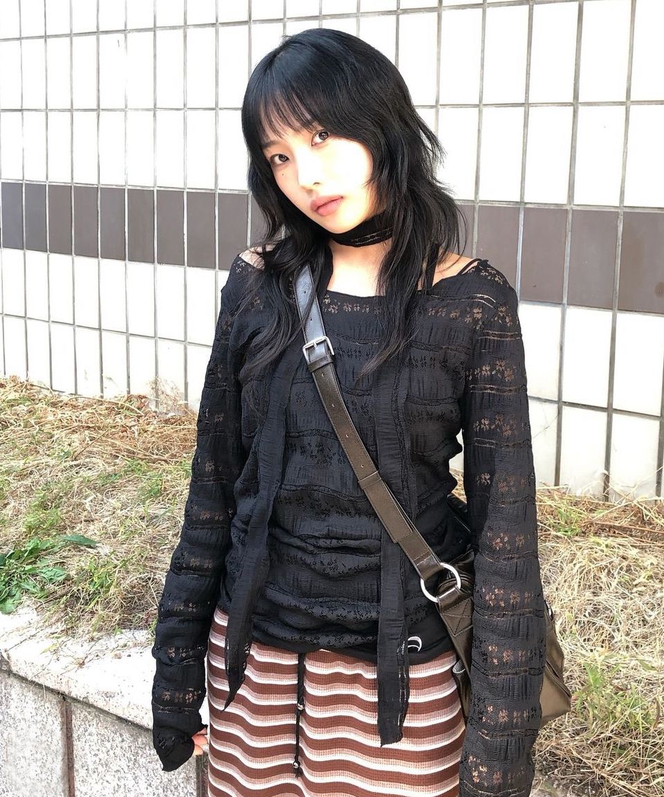 락케이크(ROCKCAKE) Pattern Punching Long sleeve - Black