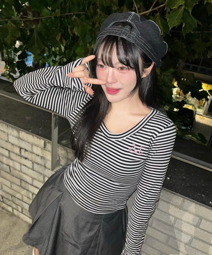☆MUCENT☆ Emma V-neck Striped Long Sleeve T-shirt 2 Colors MUSINSA | MUCENT Emma V-neck Striped Long Sleeve T-shirt (2