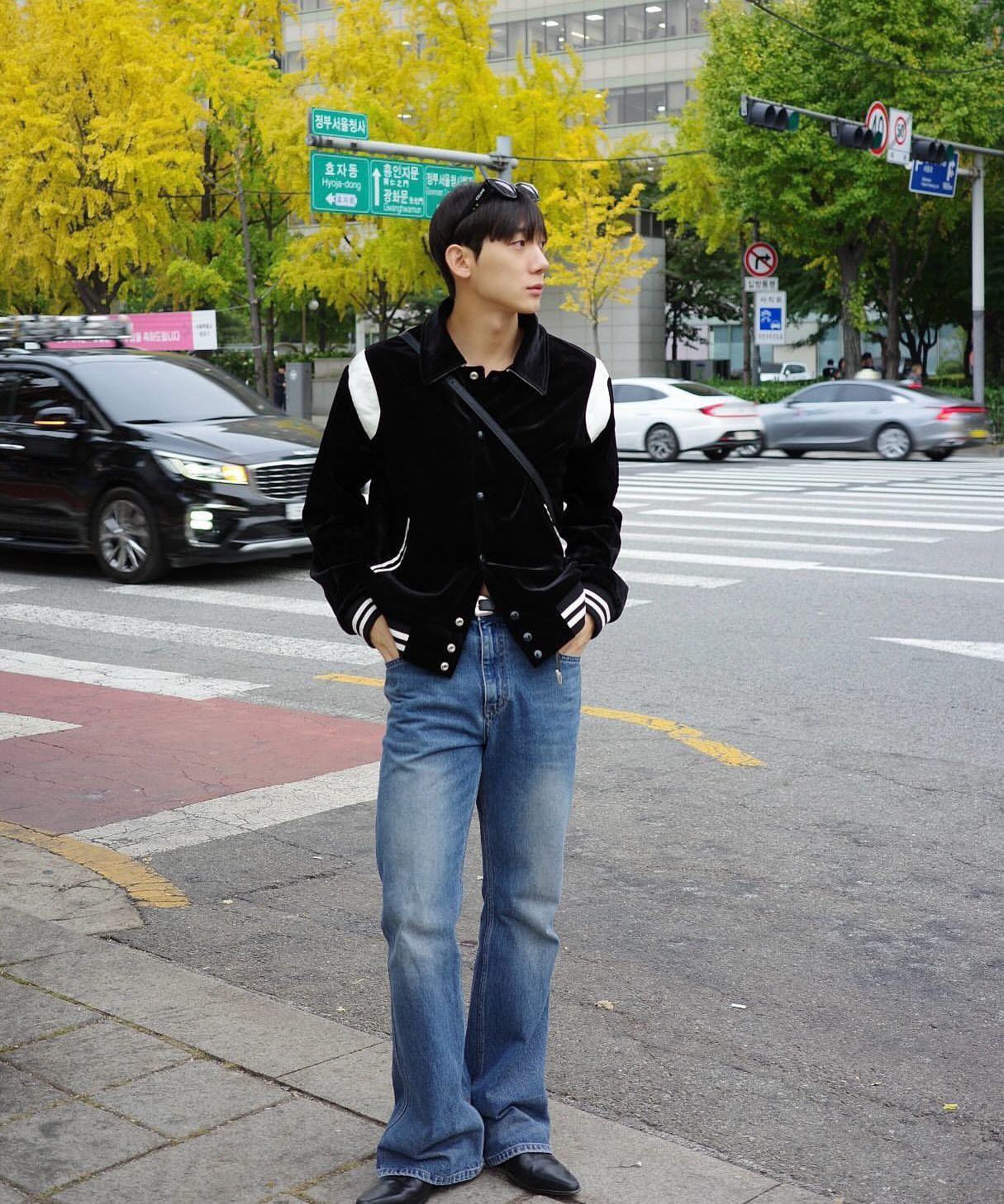 MUSINSA公式 | ROLLING STUDIOS VELVET VARSITY JACKET BLACK