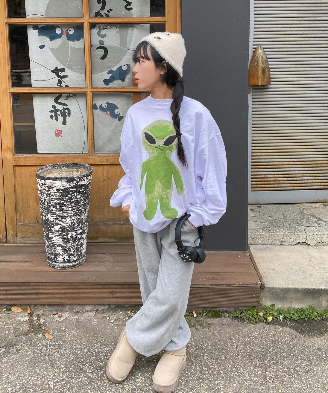 MUSINSA | HOODHOOD Alien Graphic Overfit Long Sleeve T-Shirt