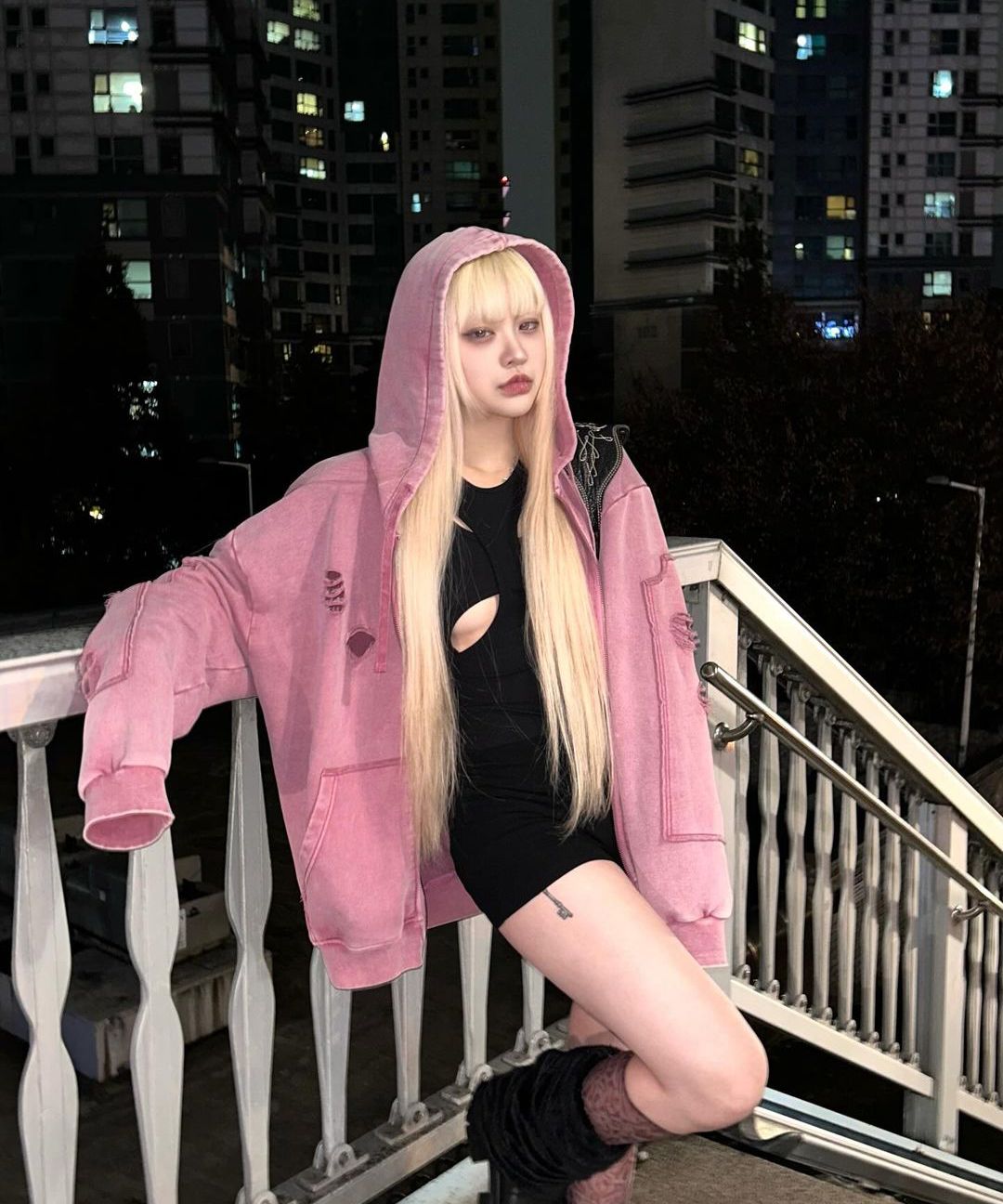 【XTONZ】 Carpenter Damage 2Way Hood Zip-Up ☆韓国の人気 XTONZ】 Carpenter Damage 2Way Hood Zip-Up ☆韓国の人気