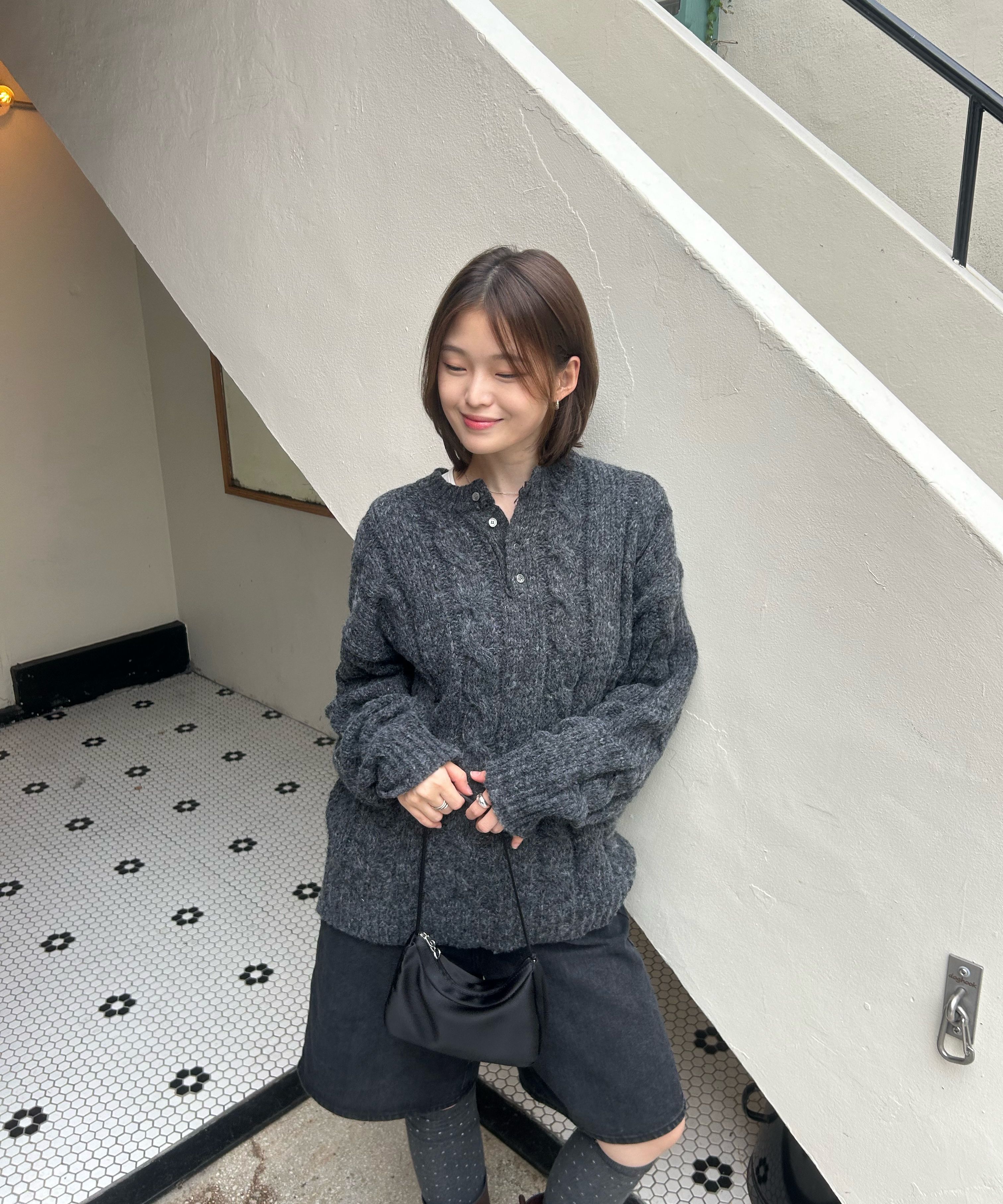 【MIS PRODUCT】 Sono Cable Henley Neck Knit_Charcoal MUSINSA | MOOD INSIDE Sono Cable Henley Neck Knit_Charcoal