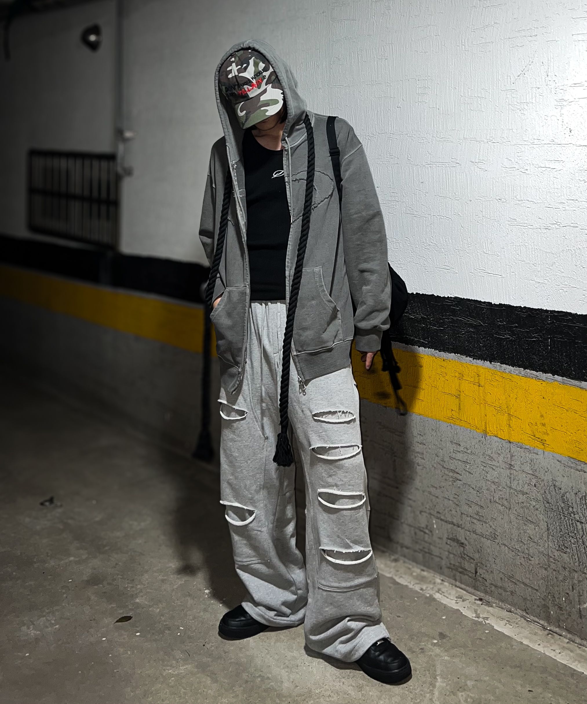 【SATIIIZ】Saydin Carpenter Sweatpants OFF DUTY. @bellaspence__ in our Sal Knit & Sadie Track Pants.