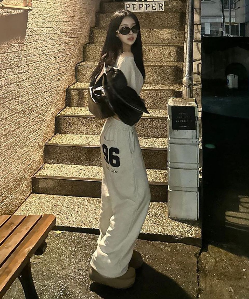 ROCKCAKE★韓国★人気★96 Applique 2way Jogger 4色 MUSINSA公式 | ROCKCAKE Applique R Pocket Jogger - Black