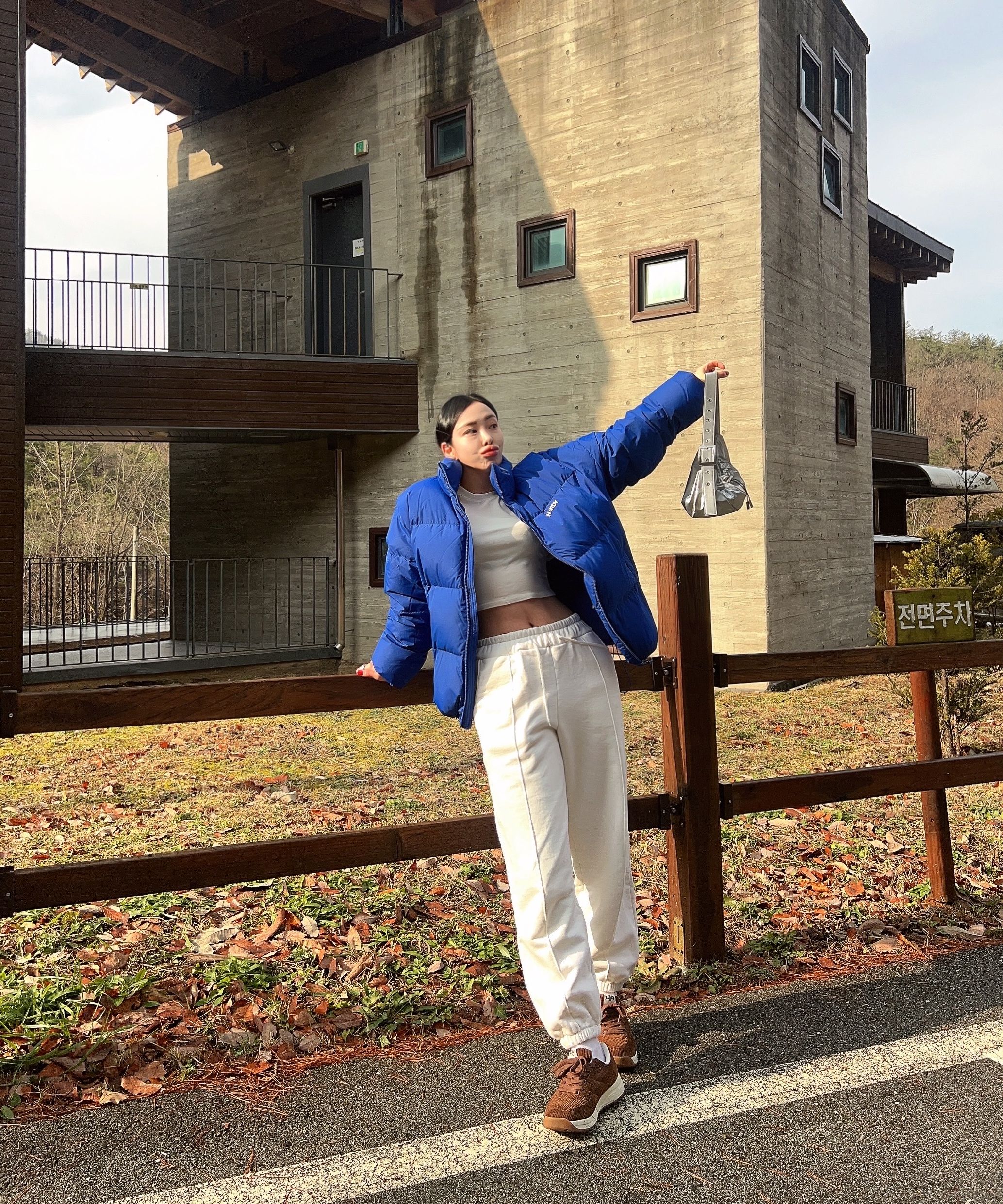 MUSINSA公式 | NERDY [Celebrity Worn] Cozy Corduroy Sneakers