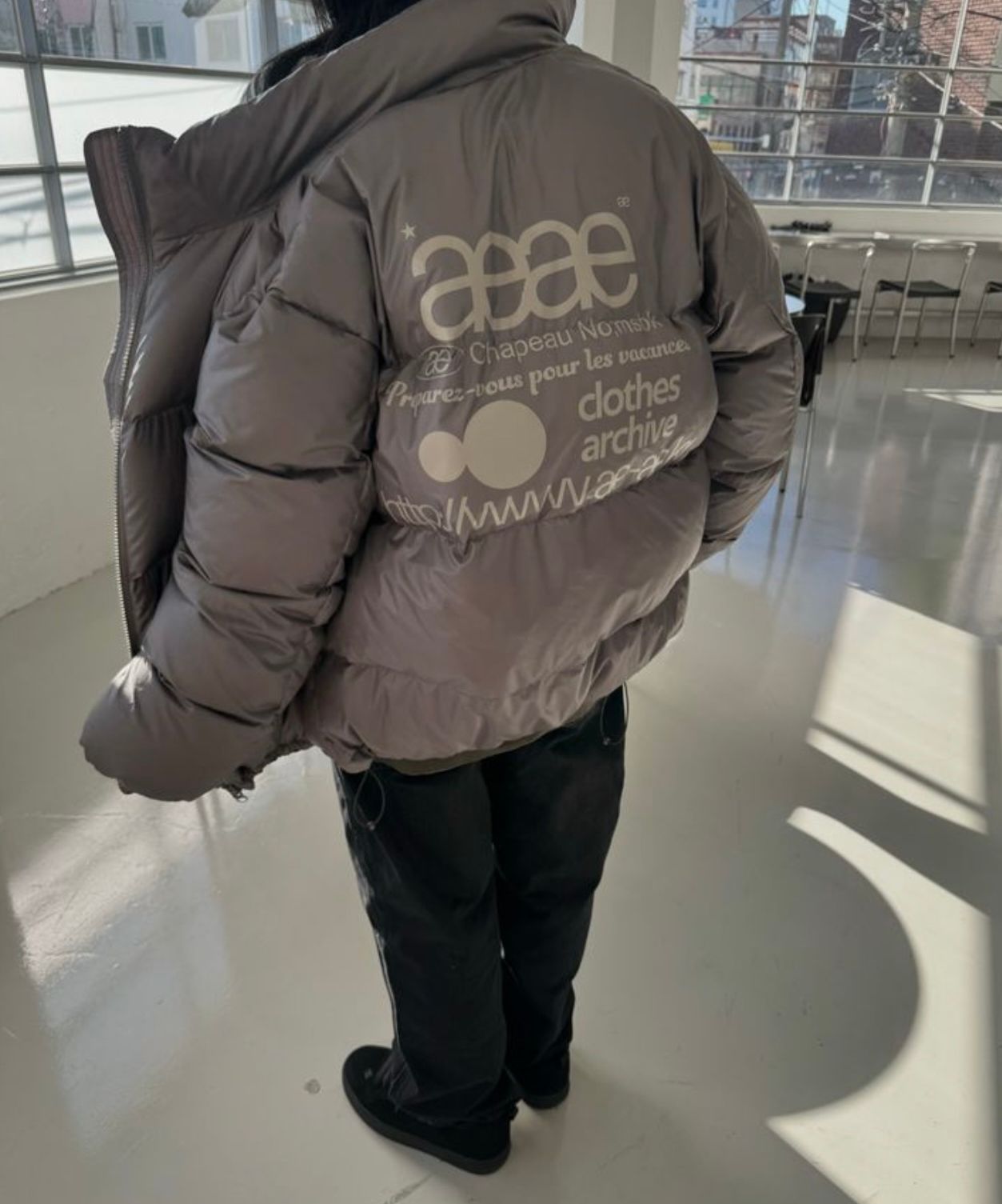 에이이에이이(AEAE) WEB LOGO DOWN JACKET [WARM GREY] - 사이즈